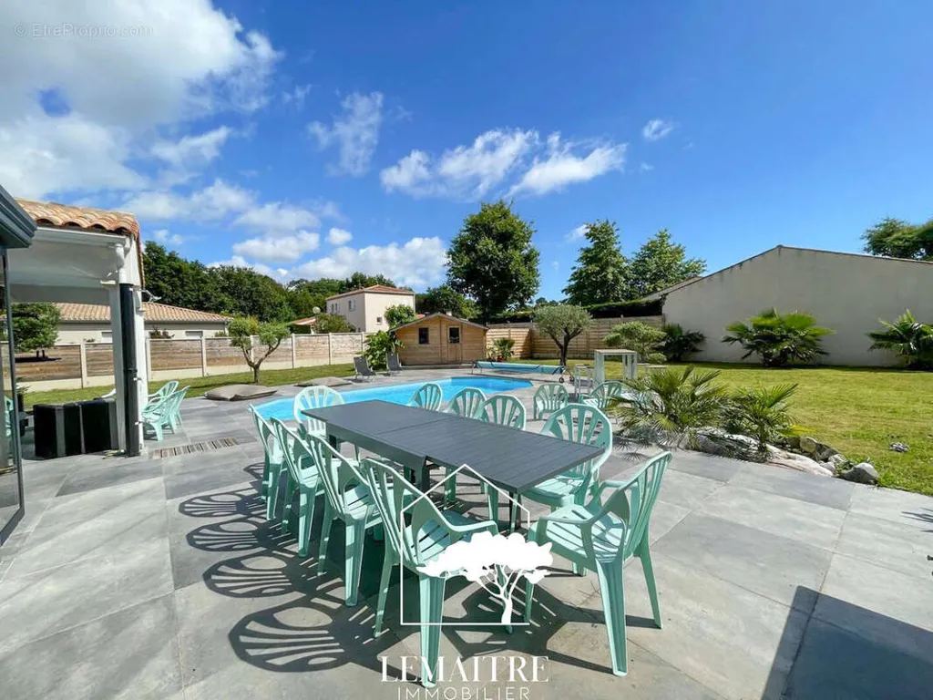 Piscine - Maison Contemporaine avec Piscine aux Mathes