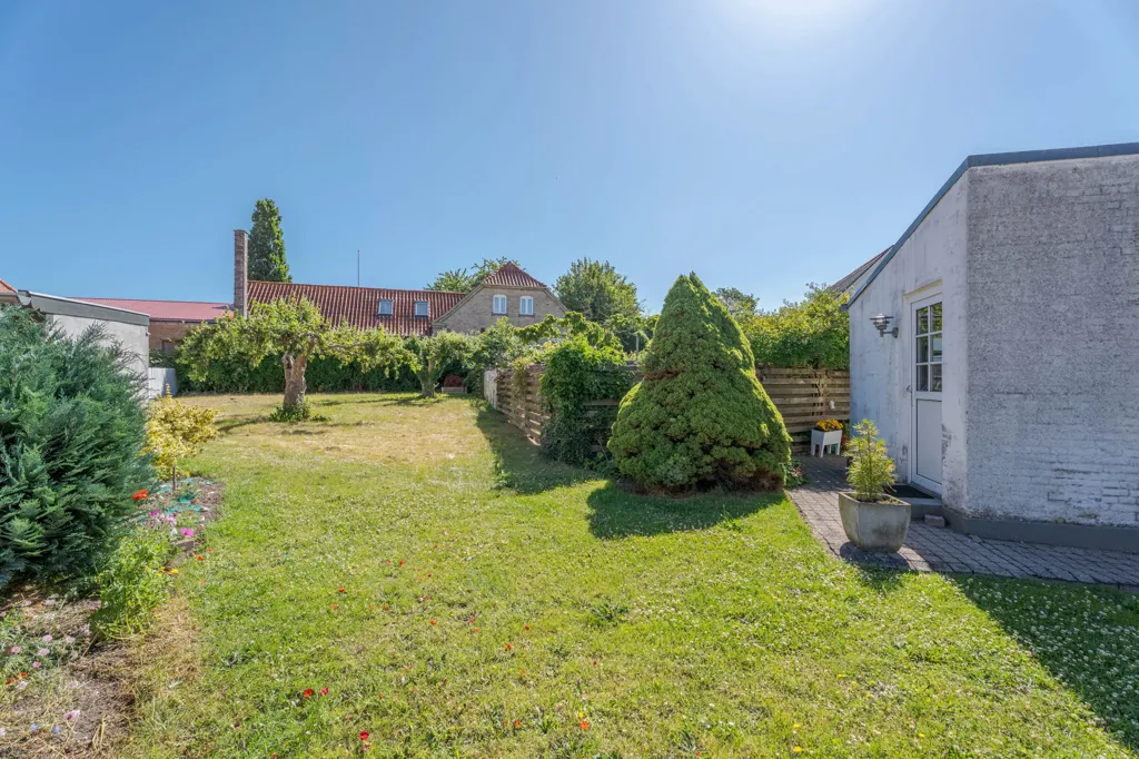 Giardino - Villa with Two Apartments in Assens