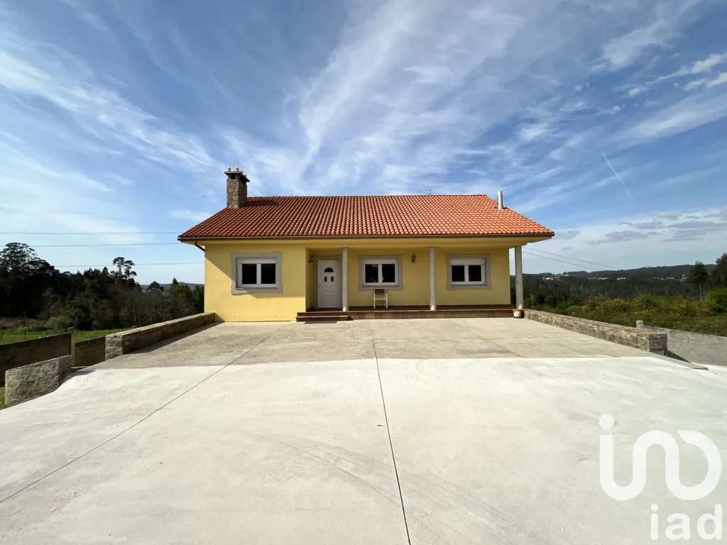 Välivaade - Spacious House with Extensive Garden in Coirós