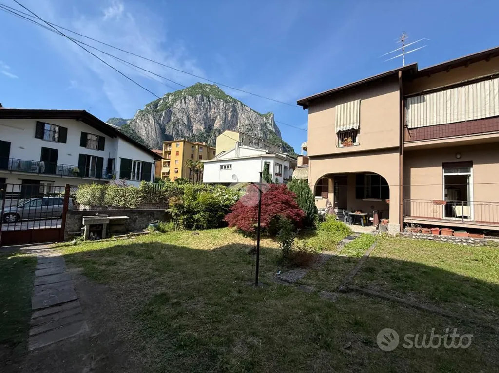 Jardin - Three-Bedroom Apartment with Private Garden in Lecco
