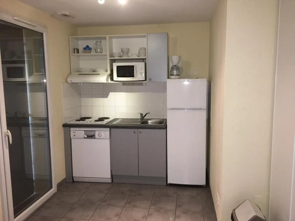 Cuisine - Villa avec Terrasse et Golf à Proximité