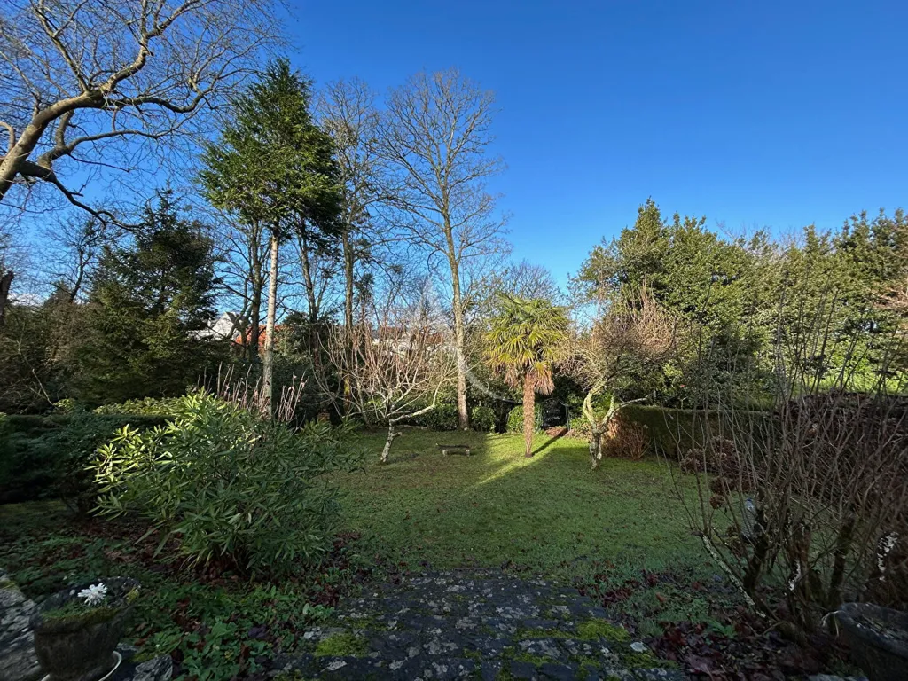 Jardin - Maison de Plain-Pied avec Terrain Arboré à Orvault