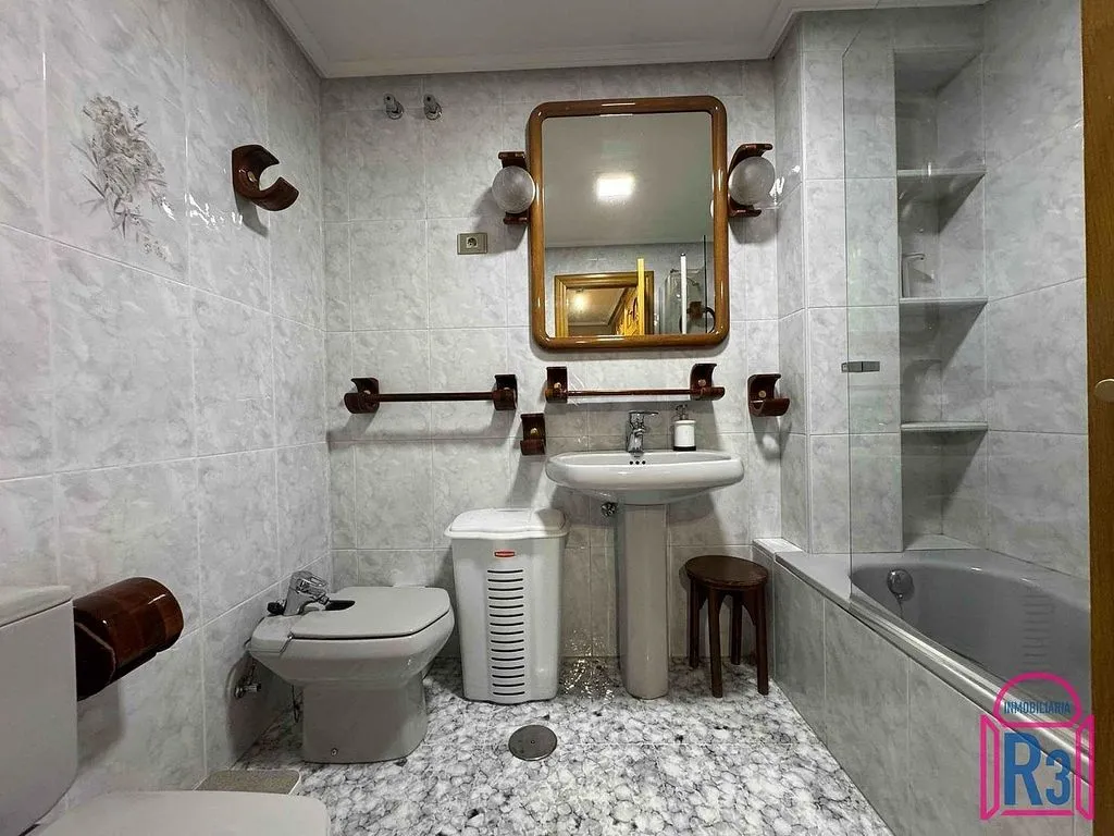 Vannitoad - Semi-detached House with Pool in Villaquilambre