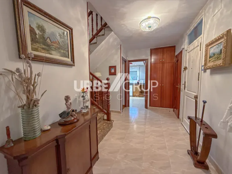 Esik - Detached Corner House with Multiple Terraces in Martorell