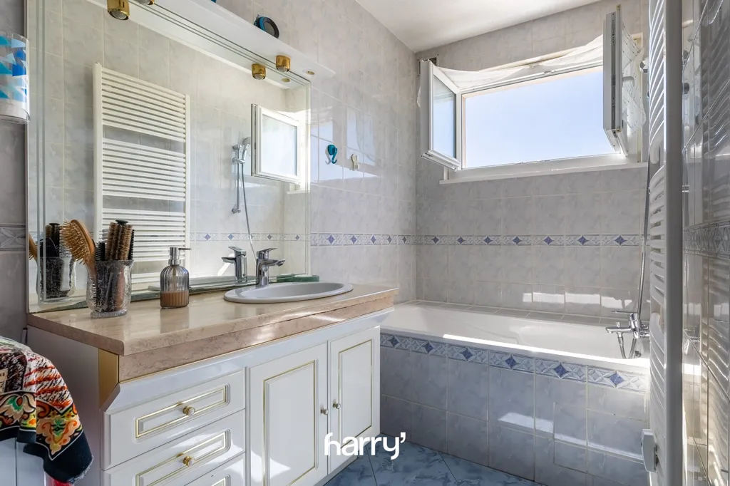 Vannitoad - 3/4-Bed Apartment with Balcony in Pontarlier