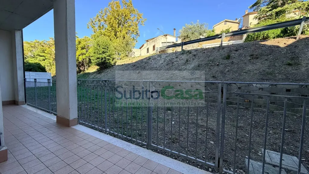 Balcon - New Apartment with Balcony in Turrivalignani