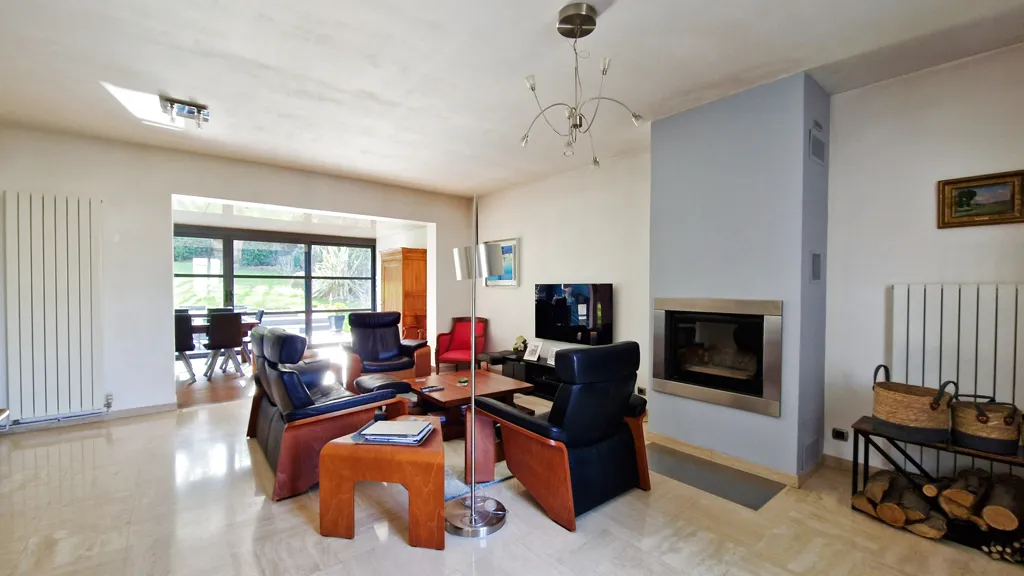 8-room house in Orsay