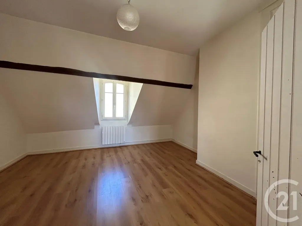 Stanze - Traditional 3-Bedroom Apartment in Chartres