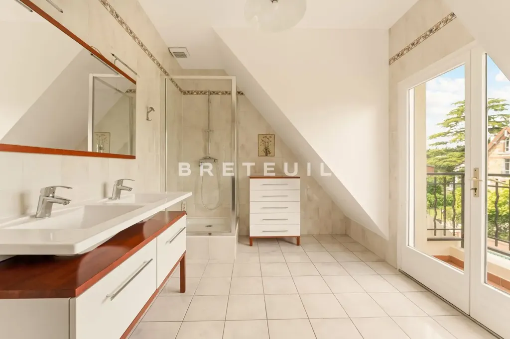 Salles de bain - Maison 8 pièces à Soisy-sous-Montmorency