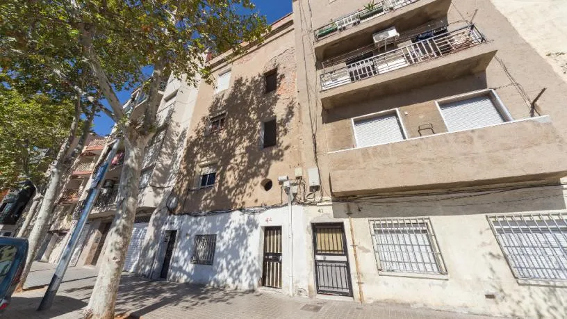 Compact Flat with Metro Access in Barcelona