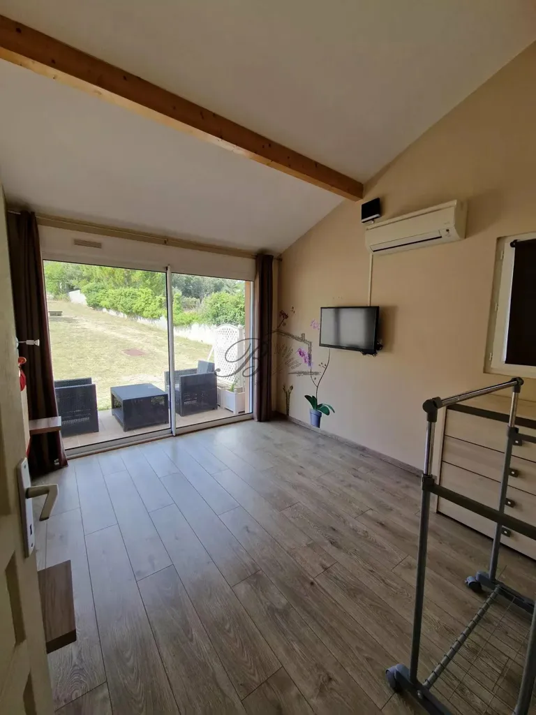 Magamistoad - Semi-detached Villa with Pool in La Motte-d’Aigues