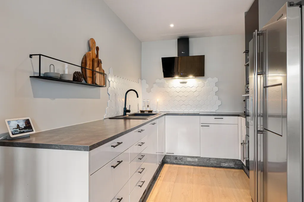 Cucina - Luxurious 3-Bedroom Flat with Balcony in Selfors