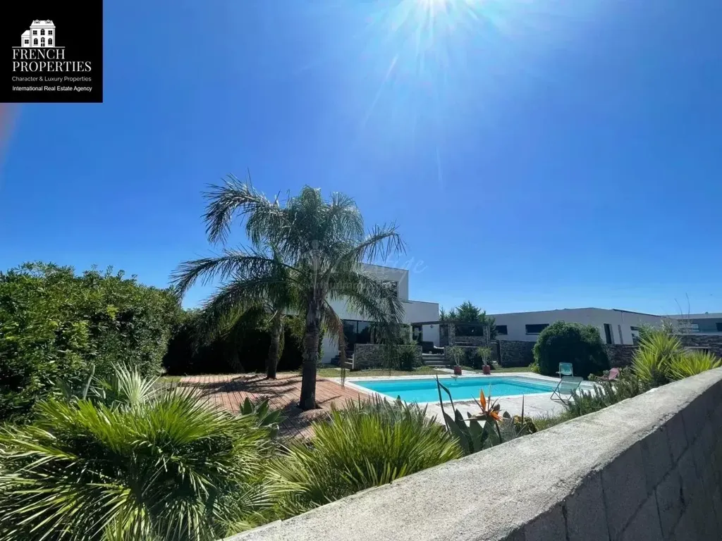 Piscine - Villa d'Architecte avec Piscine à Perpignan