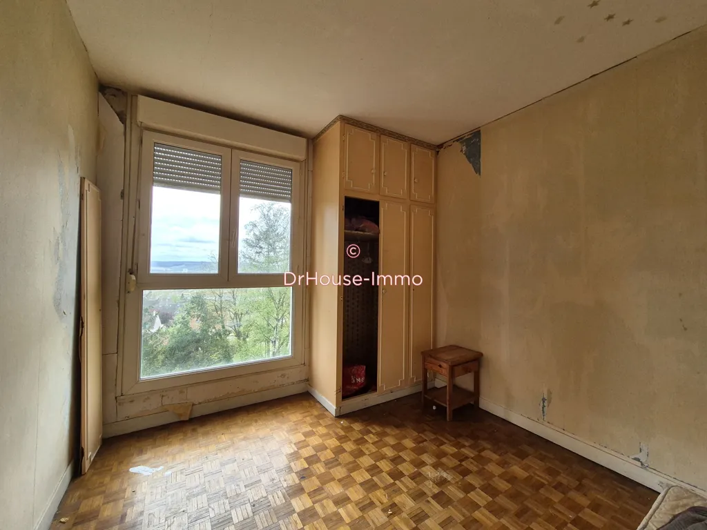Toad - 3-Bed Flat with Balcony in Limay