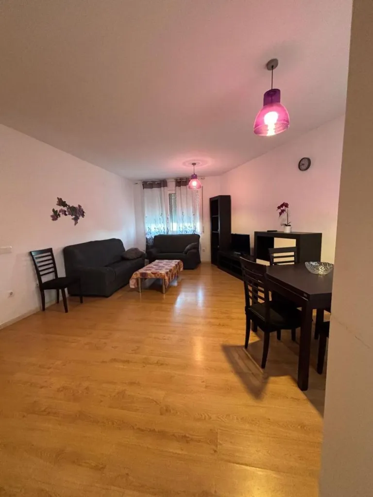 Elutuba - Spacious Flat in Tivissa with Parking