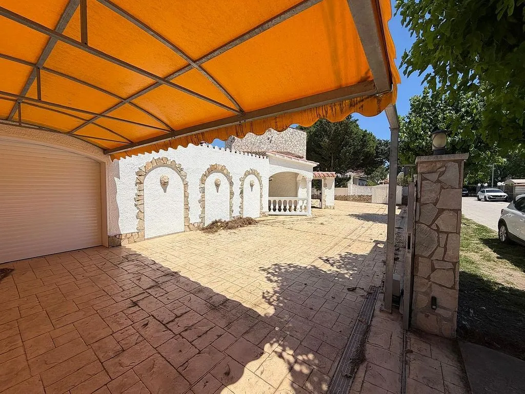 Terrass - Chalet with Private Marina in Empuriabrava