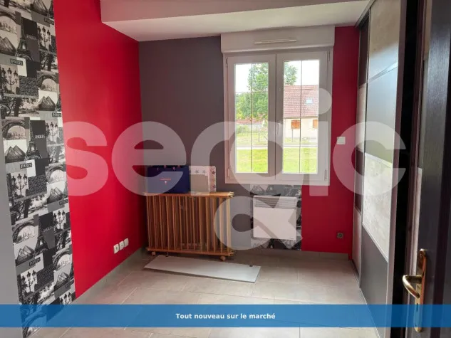Hallway - Spacious House with Large Garden near Conty