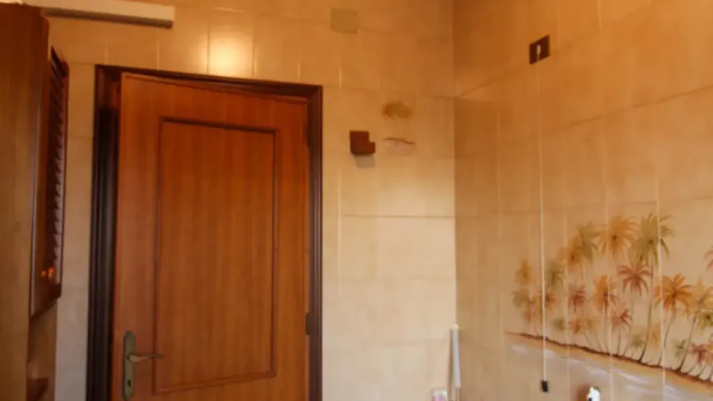 Bagni - Independent House with Workshop in Cona