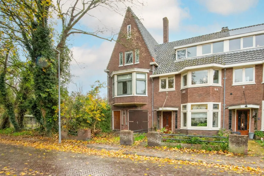 Välivaade - Corner House with Terraces in Alkmaar
