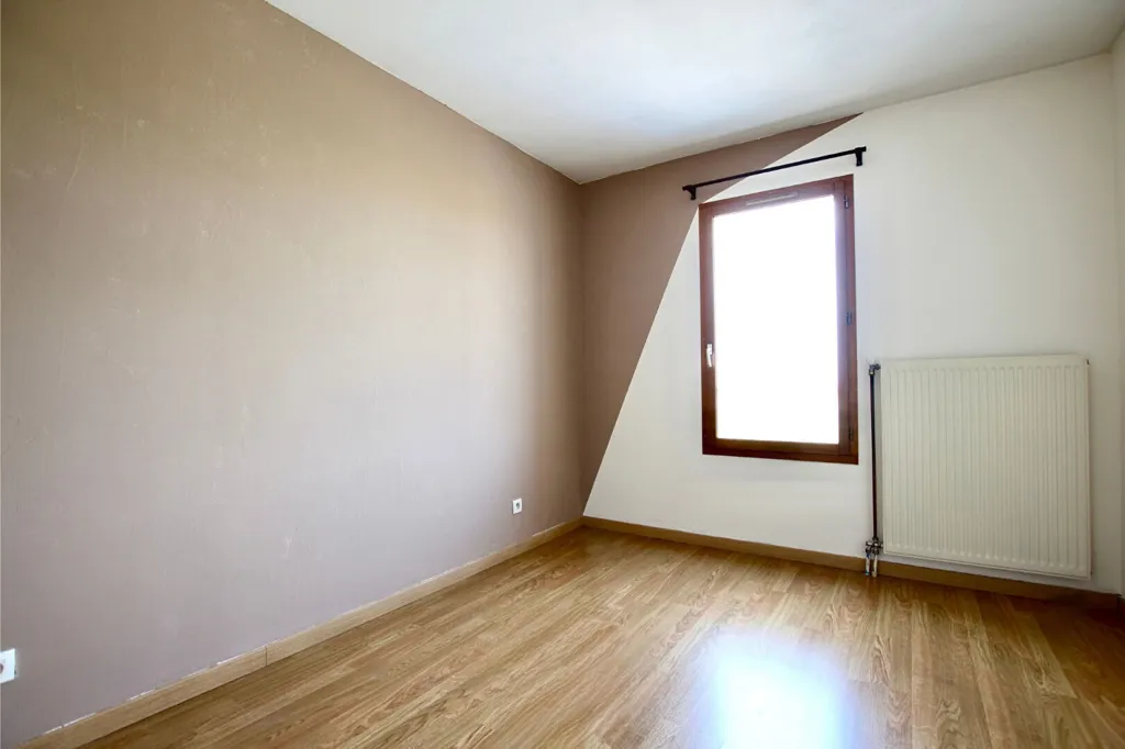 Toad - Duplex Flat with West Terrace in Mions Centre