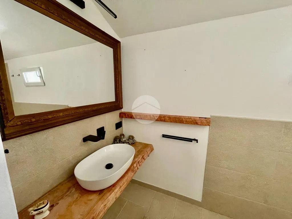 Bagni - Spacious 2-Bedroom with Private Courtyard in Garda