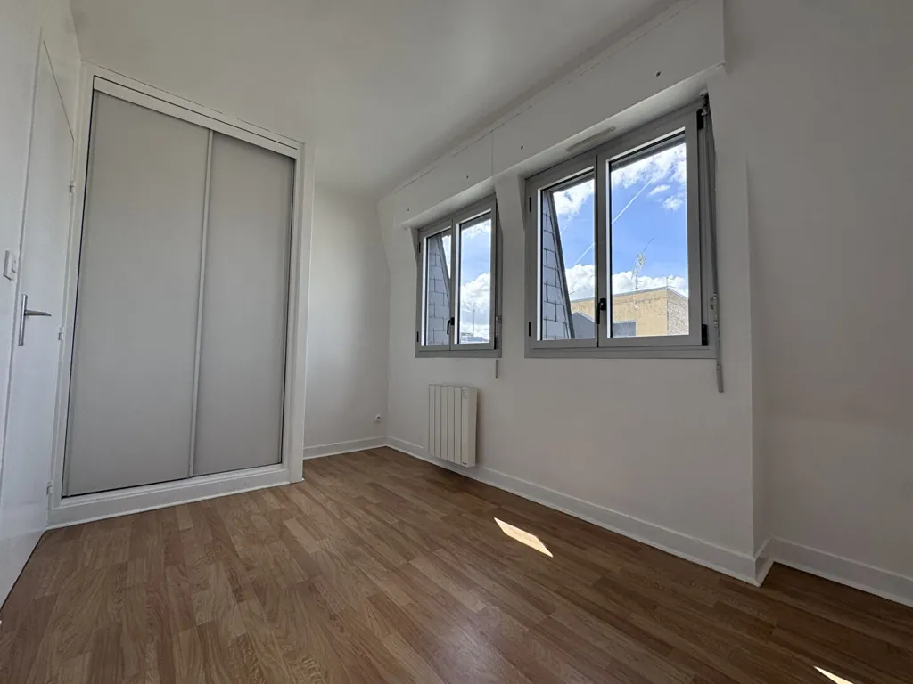 Toad - City Centre Apartment with Parking in Chartres