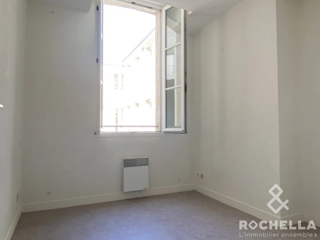 Toad - City Centre Flat with Parking in Rochefort