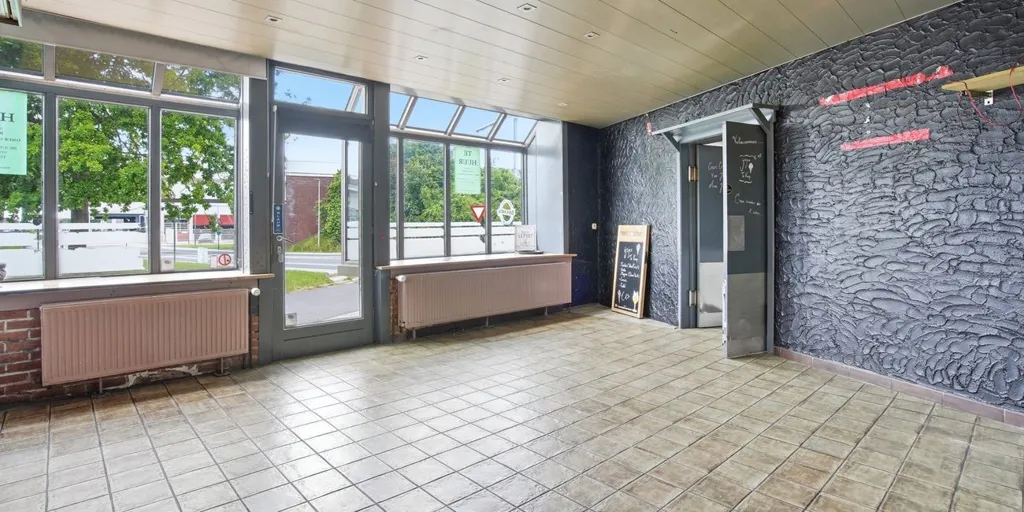 Entrée - Commerce avec Vue sur la Vaart à Kortrijk