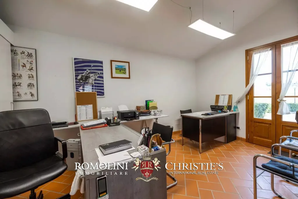 Bureau - Villa with Pool and Vineyard in Certaldo, Tuscany