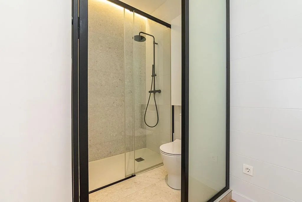Bathrooms - Semi-New Flat with Pool in El Travaló, Elche