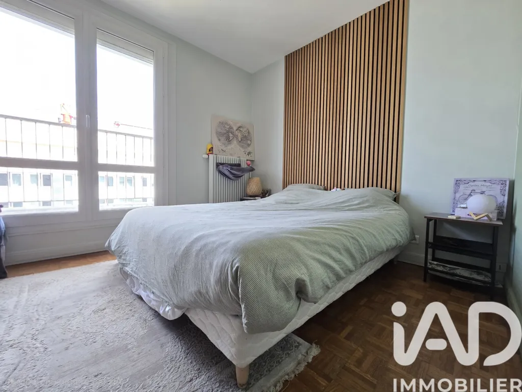 Chambres - Appartement avec balcon-terrasse à Orléans