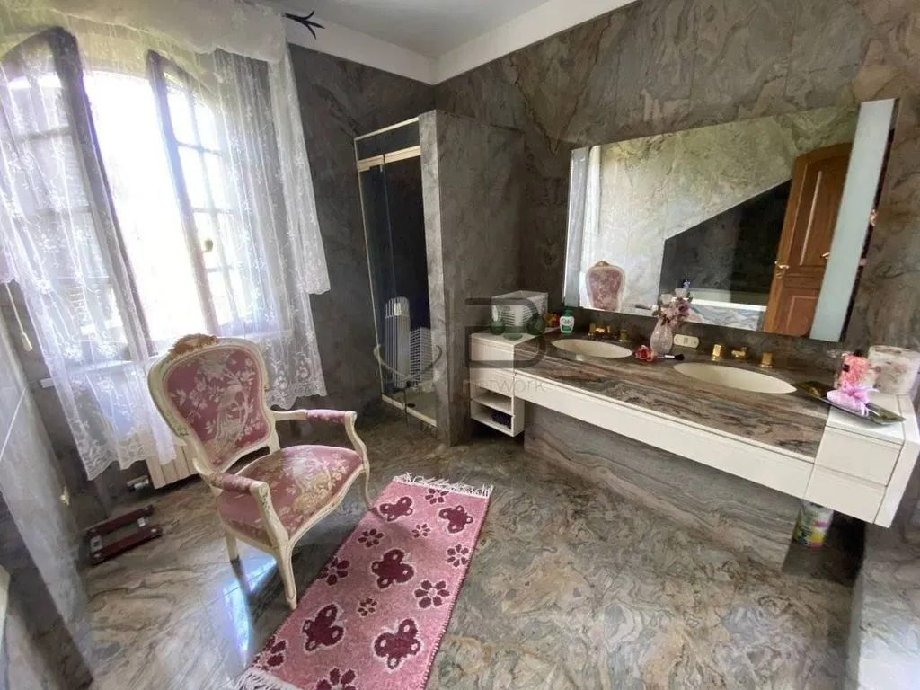 Bagni - Villa con giardino privato a Marina di Carrara
