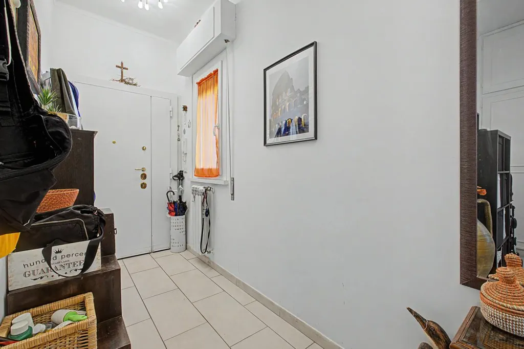 Esik - Triplex with Balcony in Ostia, Rome