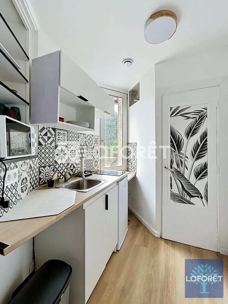 Cuisine - Studio Rénové avec Balcon près de la Gare Montgeron