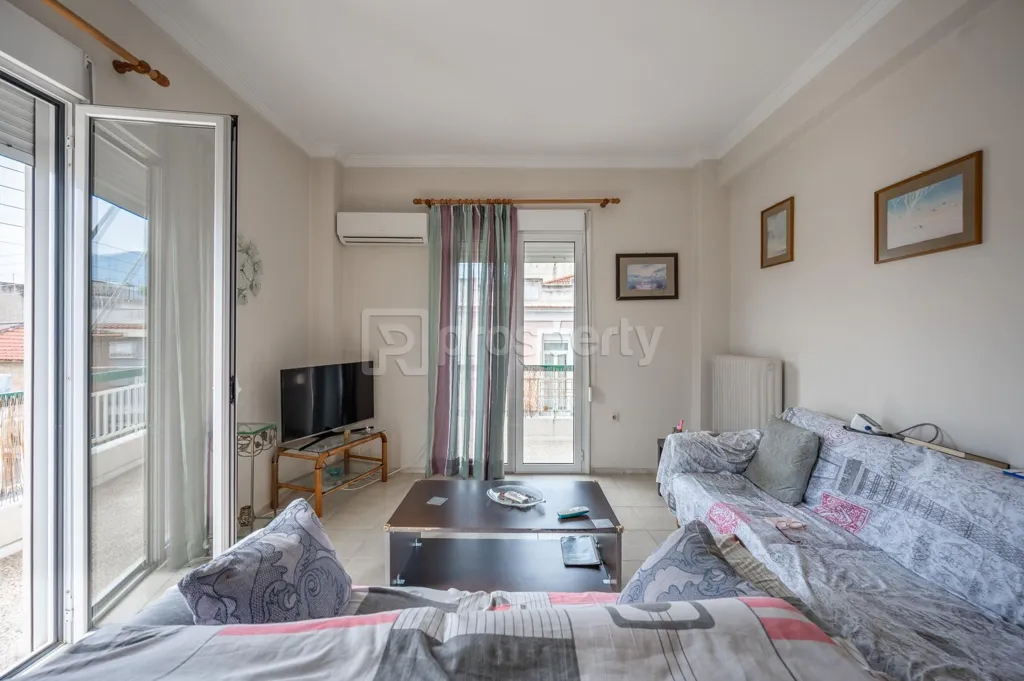 Elutuba - South-Facing Apartment with Balconies in Patra