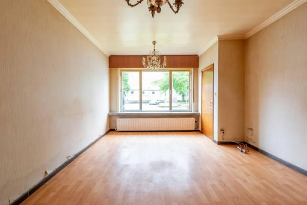 House to Renovate in Weerde Centre
