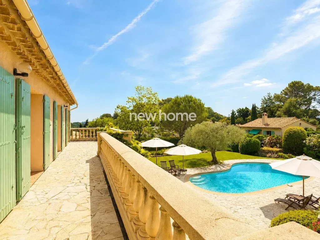 Piscine - Villa avec Piscine Chauffée à Valbonne