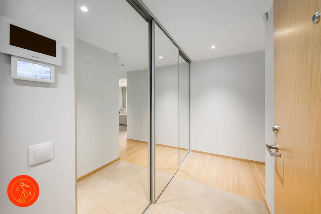 hallway_entrance