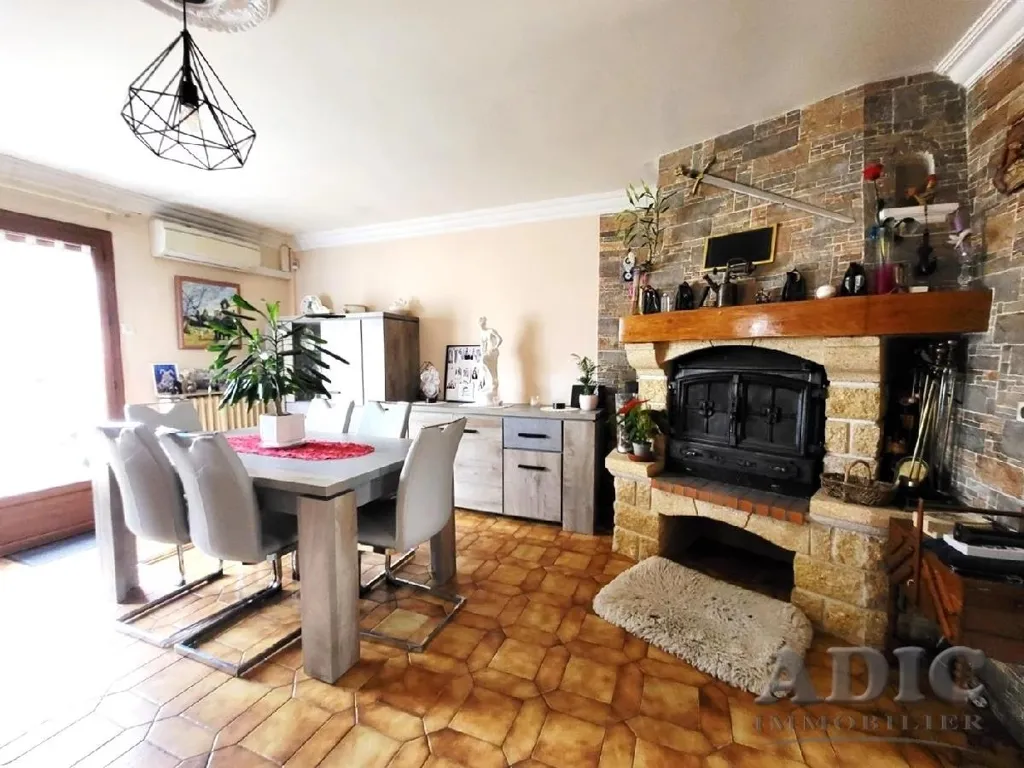 Söögituba - Family House with Pool in Saint-Pathus