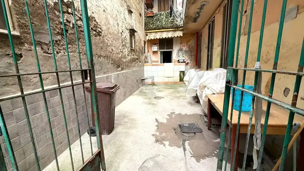 Aed - Studio Flat for Renovation in Portici