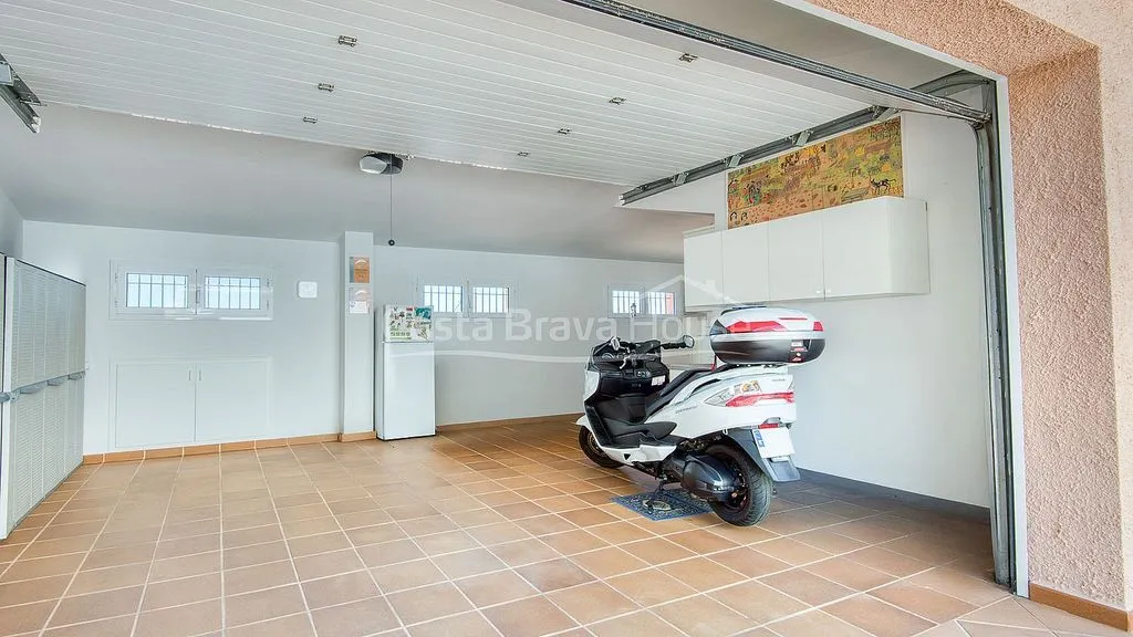 Garage - Villa with Pool and Sea Views in Sa Tuna
