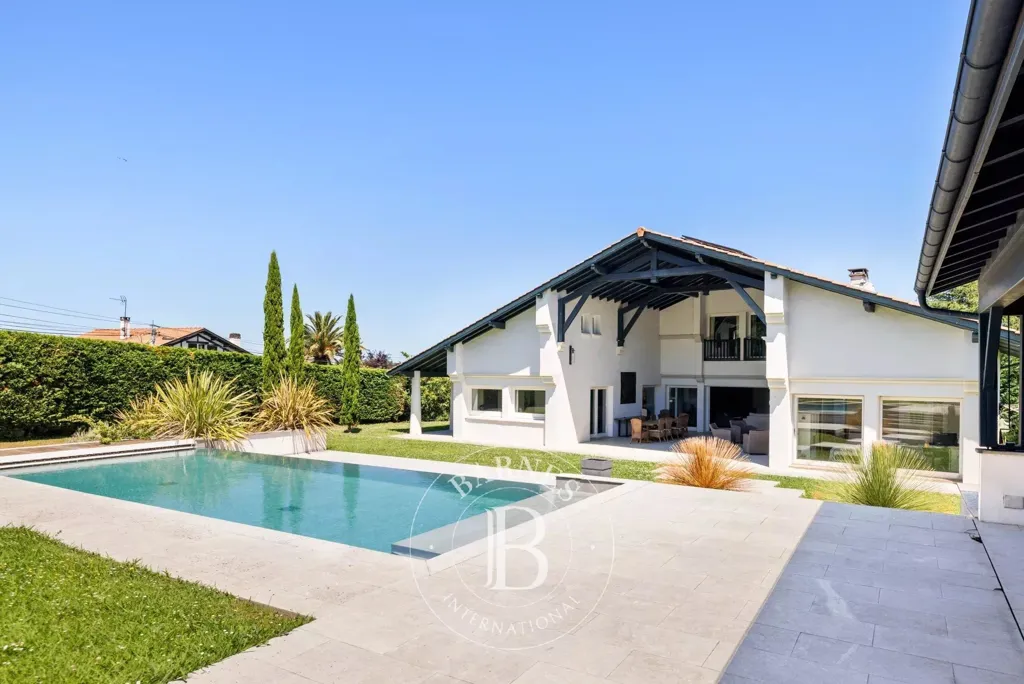Bassein - Renovated House with Pool in Arcangues