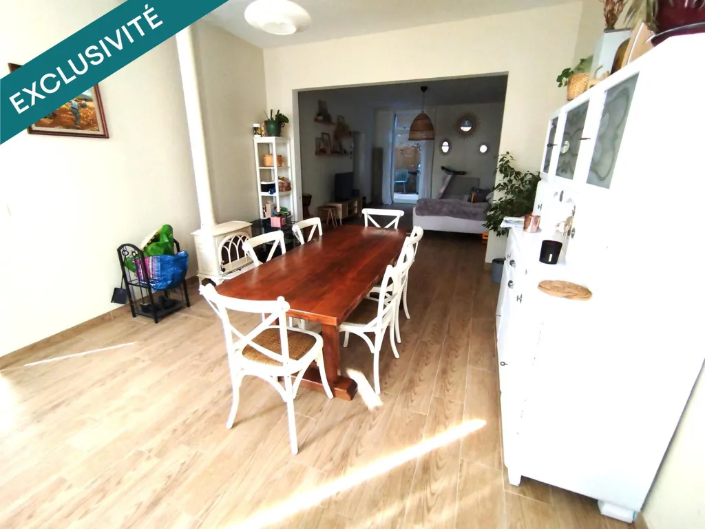 Salle à manger - Maison Charmante avec Grenier Aménageable à Proximité de Tout