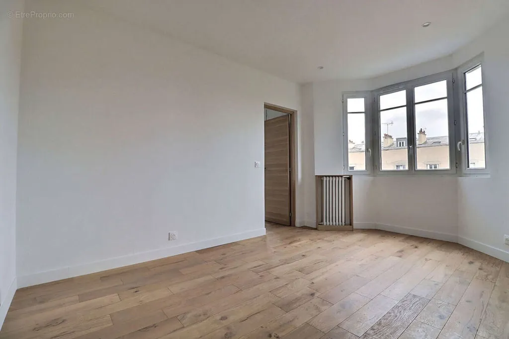 Pièces - Appartement Rénové aux Lilas, Proche Métro