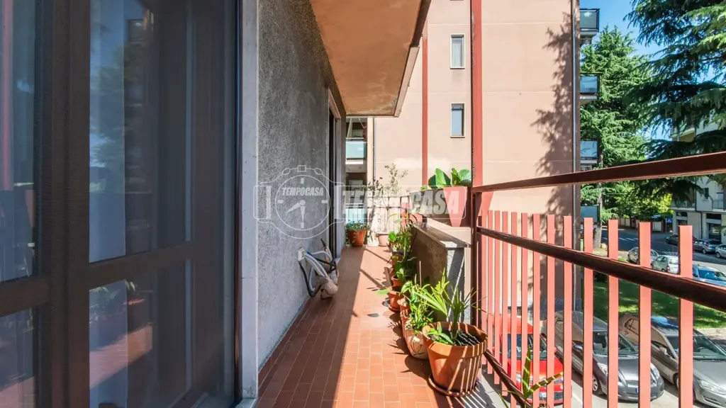 Rõdu - Rearranged Apartment with Balcony in Gorla Minore