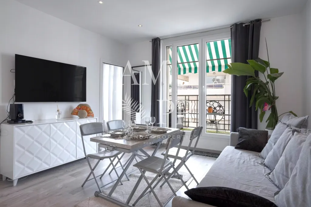Soggiorno - Art Deco Flat with Balcony in Cannes