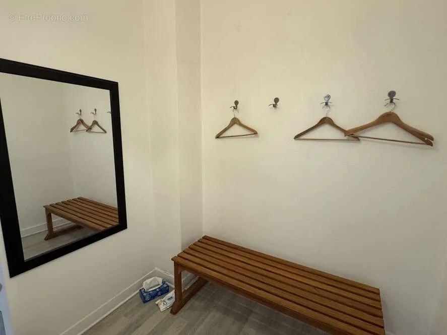 Rooms - Commercial Space with Street Frontage in Ainay
