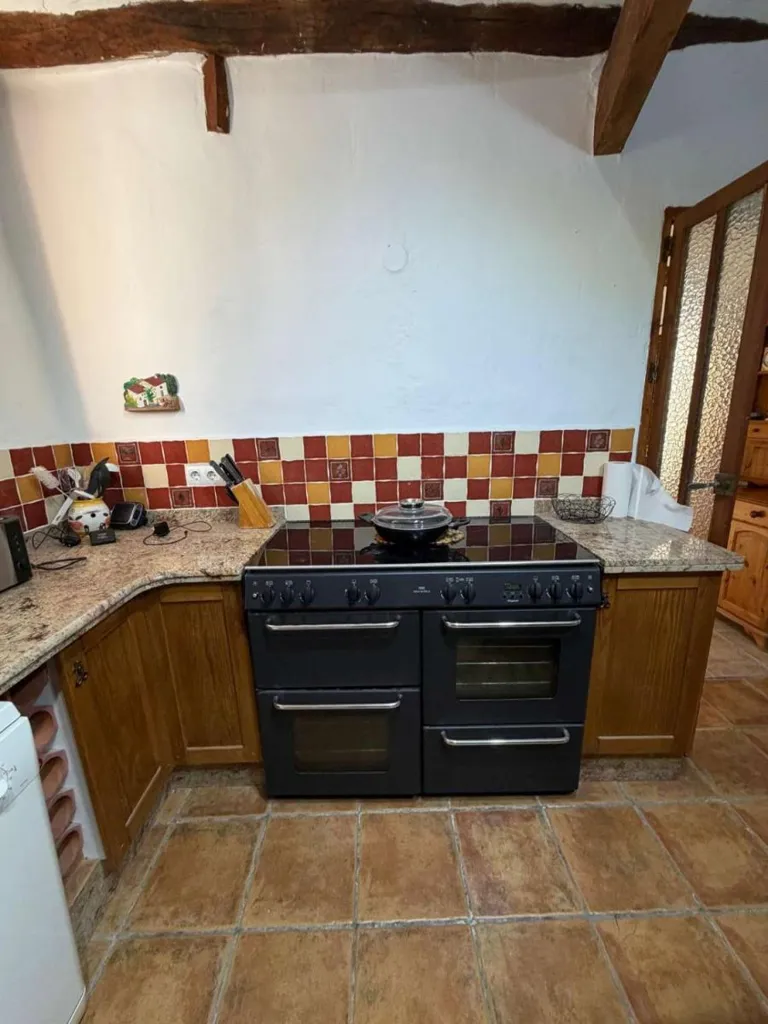 Cuisine - 3-Bedroom House with Mountain Views in Oria