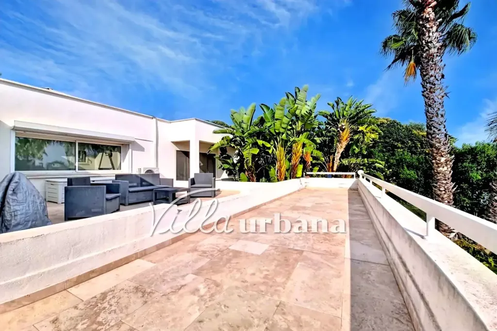 Terrace - House with Sea View and Pool in Antibes
