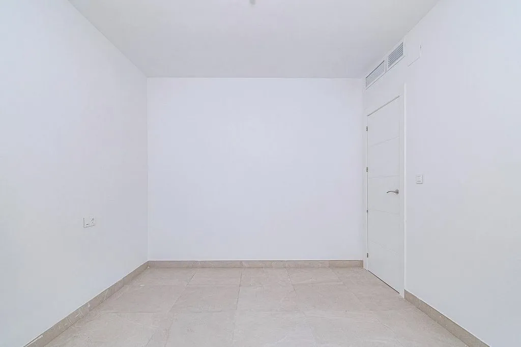 Pièces - Modern Flat with South-Facing Views in Atarfe Centre